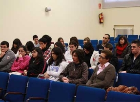 La Cámara de Ávila promueve el encuentro de empresarios con futuros emprendedores