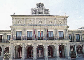 El Ayuntamiento de León pide auxilio a la Junta para evitar la quiebra