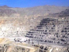 Más de mil mineros de Shougang inician huelga por deuda de utilidades