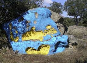 Las piedras que Agustín Ibarrolla pintó en Muñogalindo serán visitables