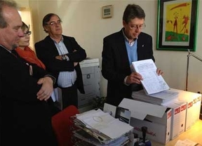 El PSOE registra en las Cortes 57.000 firmas contra los recortes en Sanidad y Dependencia