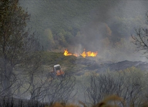 Dos graves incendios afectan a los espacios naturales de Sanabria y Ancares