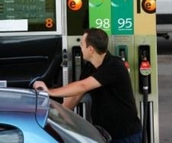 Los vendedores de carburantes cifran en 90 millones de euros las pérdidas en CyL por el  céntimo sanitario