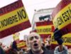 Españoles se manifiestan tras el atentado de ETA