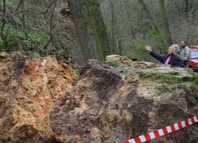 Una roca de seis metros cúbicos cae al paseo del Clamores, en Segovia, sin ocasionar daños