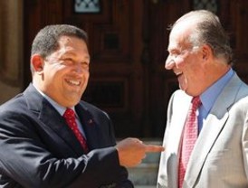 Tras ocho meses, Chávez y el Rey se abrazan
