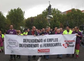 Trabajadores de Renfe salen a la calle en Valladolid contra la segregación y 'privatización' de la compañía
