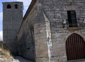 Se derrumban dos fachadas del siglo XIII de la torre de la iglesia de San Esteban de Valdespina