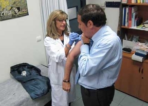Sáez Aguado insta a la población indicada a vacunarse contra la gripe para evitar un problema de salud colectivo