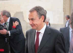 Zapatero y Martín Villa coinciden en que 'no hay por qué asustarse' ante una reforma de la Constitución