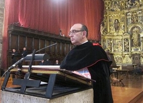 El canónigo de la Catedral denuncia en el Sermón de las Siete Palabras que la crisis 