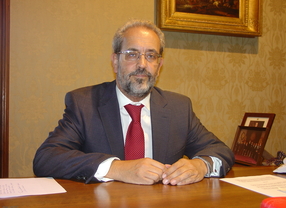 Hernández Ruipérez se presenta a la reelección como rector de la USAL