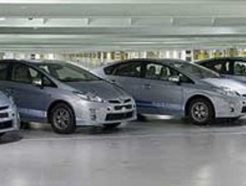La Junta y Toyota firman un acuerdo para la introducción en Castilla y León del Vehículo Híbrido Enchufable
