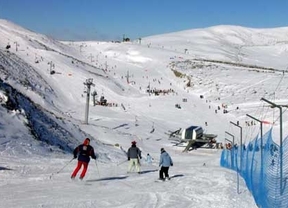 Las estaciones de León reciben durante el fin de semana a 3.921 esquiadores