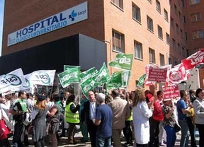Centenares de personas secundan las protestas contra los recortes en Sanidad y Educación