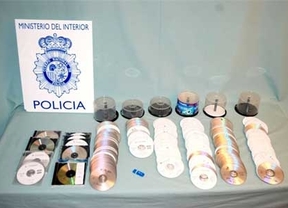 La Policía detiene en Salamanca a un hombre que guardaba 257 cd's de pornografía infantil