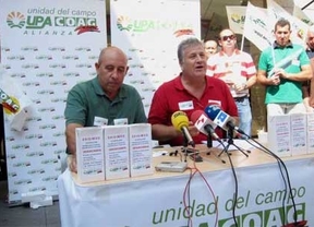 UPA y COAG regalan 3.000 litros de leche en Valladolid para denunciar la 