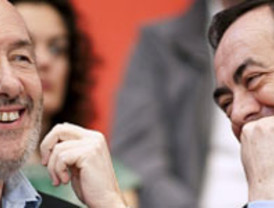Guiño de Bono a Rubalcaba: 'El PSOE tendrá en 2012 un candidato para dejar chico a Rajoy'