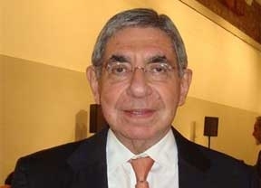 El premio Nobel Óscar Arias dice que las elecciones por sufragio 'no garantizan que exista la democracia'