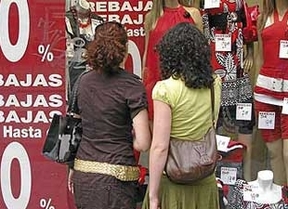 Los castellanos y leoneses gastarán una media de 77 euros en rebajas, tres euros menos que la media nacional