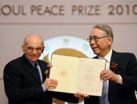 Corea del Sur premia al Maestro José Antonio Abreu