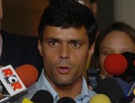 López denuncia que en Venezuela se viola la Constitución