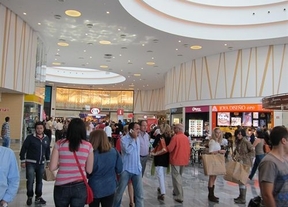 Río Shopping recibe más de 12.000 visitantes en sus dos primeras horas, con colas para acceder a las tiendas