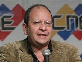 Rector Díaz cree que el oficialismo busca ganar terreno con las inhabilitaciones