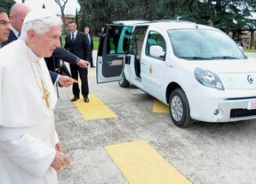 Renault entrega al Papa un 