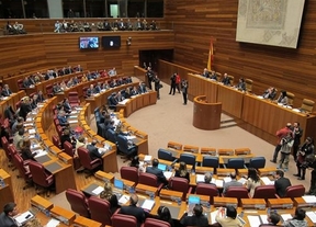 Las Cortes instan a la Junta a negociar el nuevo mapa de titulaciones con universidades y agentes sociales
