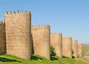 El Ayuntamiento de Ávila prohíbe fumar en la Muralla