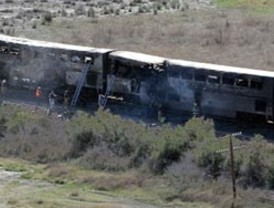 Choque de camión contra tren endeja 6 muertos