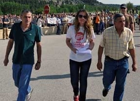 La marcha en defensa de Puertas Norma recibe el apoyo de partidos políticos, sindicatos e instituciones a su llegada a Soria