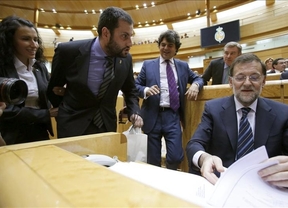 Los escoltas de Rajoy impiden que el senador leonés Ibán García le entregue un casco minero