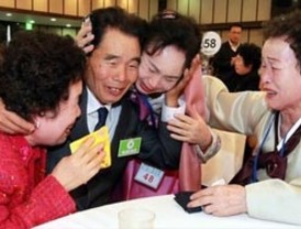 Surcoreanos se reencuentran con sus familiares