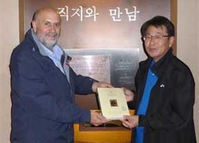 Un ejemplar del Sinodal de Aguilafuente, primer libro impreso en España, llega al Museo del Jikji de Corea