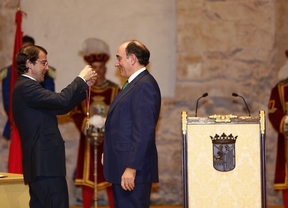 Sánchez Galán y Cruz Roja reciben la Medalla de Oro de la Ciudad de Salamanca