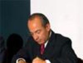 Felipe Calderón deroga delitos contra periodistas