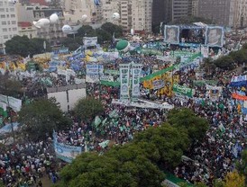 Los trabajadores le pidieron a Cristina que se vuelva a presentar para “profundizar el modelo”