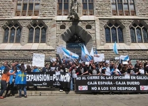 Unos 2.000 empleados del Banco Ceiss se manifiestan en León ante un acuerdo 