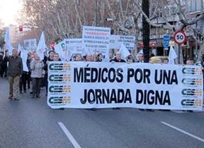Medio millar de médicos se manifiestan en Valladolid