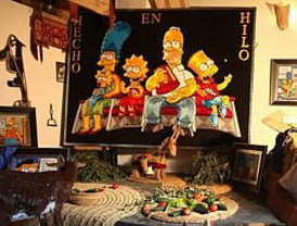 Un cordobés organiza una exposición de cuadros de los Simpson hechos con hilo