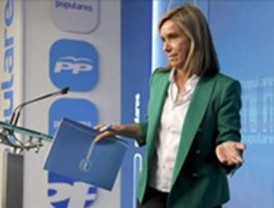 Ana Mato 'rompe' el silencio del PP: Camps es 'una persona honrada'