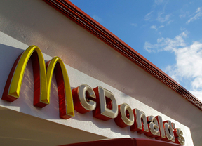 Demanda a McDonald's porque su hijo se comió un condón usado