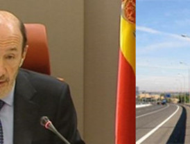 Rubalcaba responde a Fernando Alonso: 'En EEUU nunca les he visto conducir dormidos'