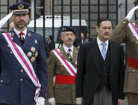 El Rey homenajea a las Fuerzas Armadas con la prensa excluída de los 'corrillos'