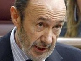 Rubalcaba inicia su 'road show' con una rueda de prensa en la sede del PSOE
