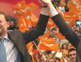 Rajoy y De Cospedal piden a Camps que se explique mejor