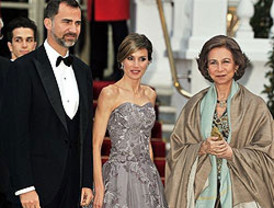 La elegancia de la Reina Sofía y la Princesa Letizia deslumbra en Londres