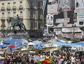 Los acampados en Sol denuncian la presencia de agentes del CNI en las asambleas